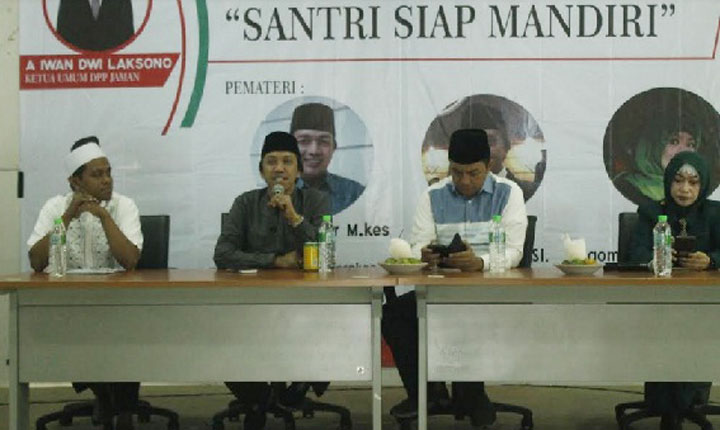 Talkshow bertajuk “Santri Siap Mandiri” yang digelar DPD Jaringan Kemandirian Nasional Santri Jawa Timur dalam rangka menyambut Hari Santri Nasional (HSN) 2019. foto: istimewa.