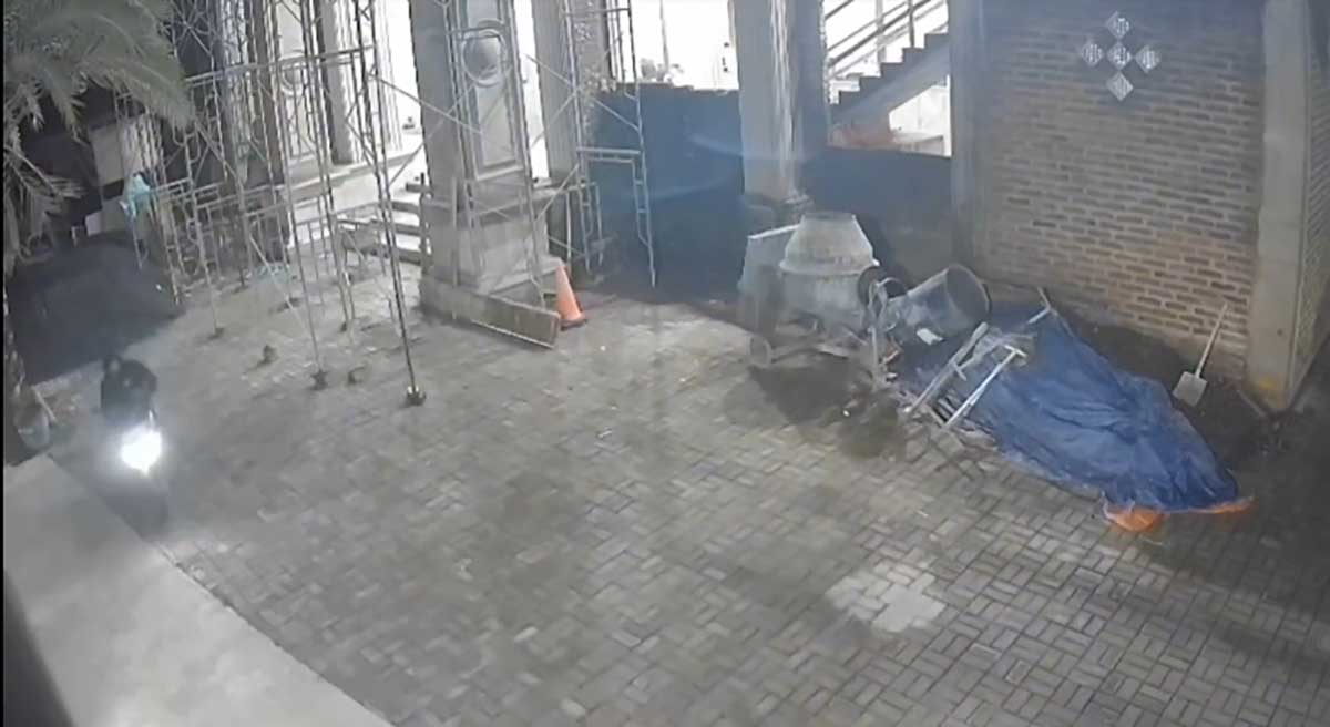 Rekaman CCTV lokasi hilangnya motor seorang muadzin di Kota Pasuruan.