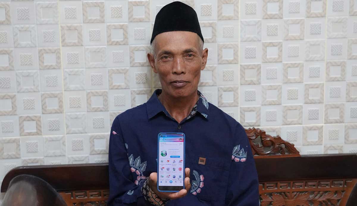 Salah satu peserta program JKN atau Jaminan Kesehatan Nasional dari Desa Pehkulon, Kecamatan Papar, Kabupaten Kediri, Sukardi (61).