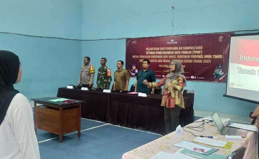 Pelantikan pantarlih di salah satu kelurahan di Kota Kediri. Foto: Ist.