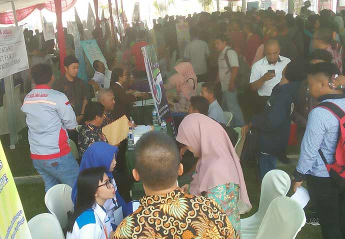 Para job seeker memadati job fair.