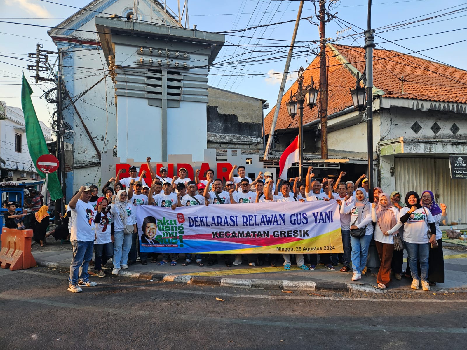 Relawan Gus Yani Kecamatan Gresik  saat menggelar deklarasi. FOTO: ist.
