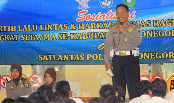 Tekan Angka Kecelakaan, Polres Bojonegoro Beri Pemahaman pada Siswa