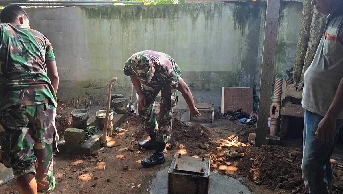 Pembuatan kerangka tandon di Madrasah Al Ikhlas, Desa Keleyan, Kecamatan Socah, Bangkalan.