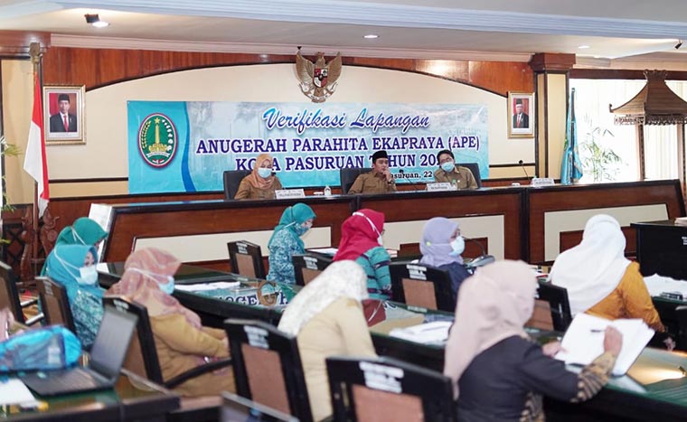 Verifikasi Lapangan Anugerah Parahita Ekapraya yang dilaksanakan secara virtual di Ruang Rapat Untung Suropati Kota Pasuruan, Senin (22/3) kemarin.