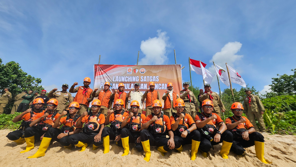 DPW PKS Jawa Timur melaunching Satgas Penanggulangan Bencana dan memberangkatkan 12 relawan terampil ke Aceh Tamiang
