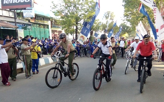 Suasana pemberangkatan sepeda sehat agustusan.