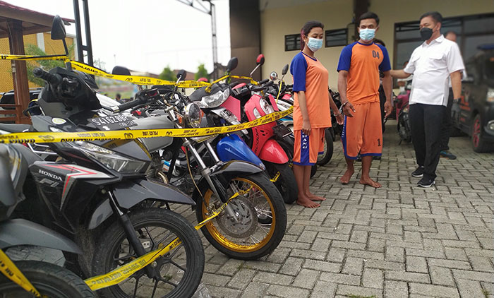 Para pelaku perampasan motor saat digelandang di Mapolres Jombang.