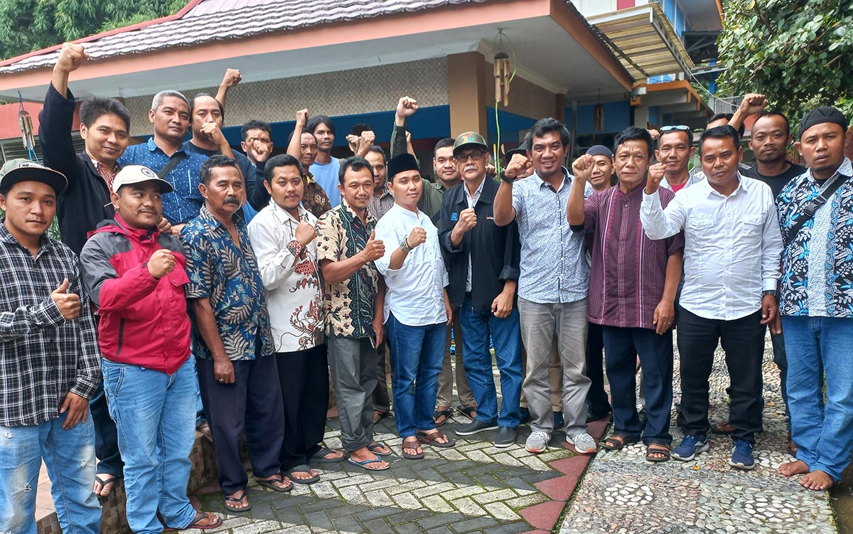 Gus Barra bersama para petani Dusun Pacet Selatan usai serap aspirasi.