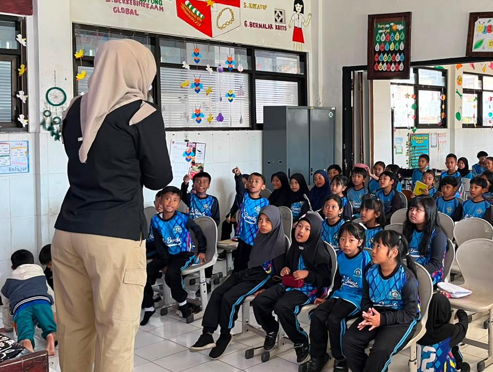Satresnarkoba Polres Batu Kenalkan Bahaya Narkoba kepada Siswa SDN 2 Bumiaji
