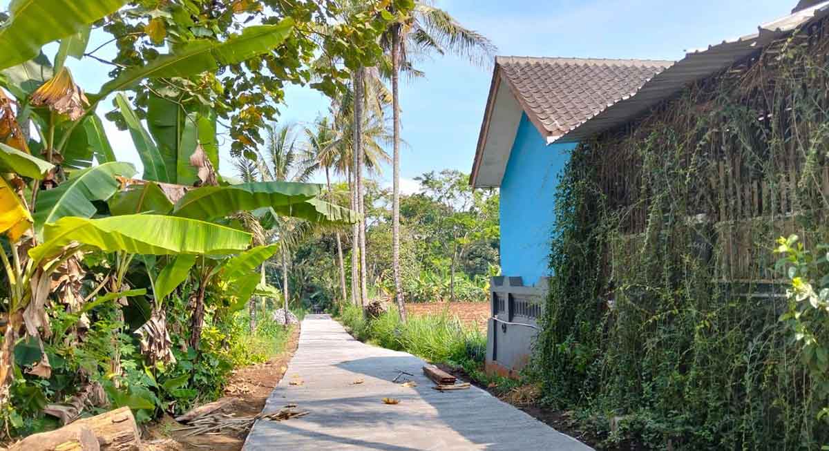 Pembangunan Jalan Bromo-Wajak, Kabupaten Malang, yang sudah selesai.
