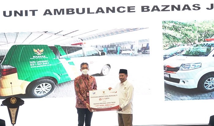 Bank Jatim Serahkan 1 Unit Ambulans untuk Baznas