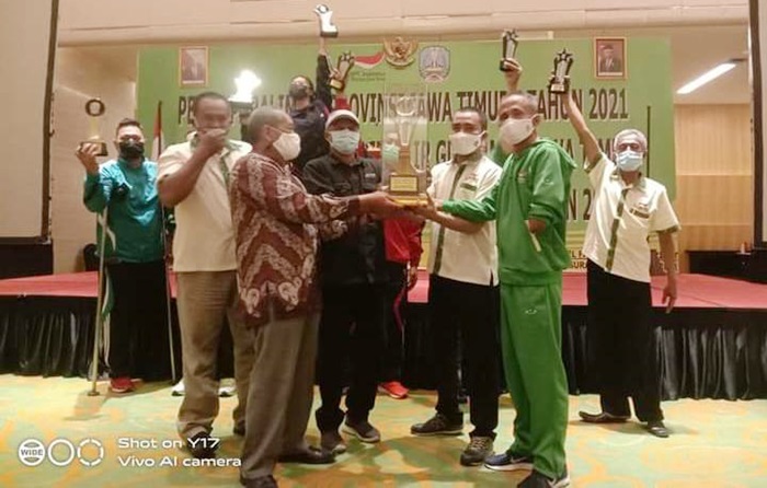 Para kontingen atlet National Paralympic Committee of Indonesia (NPCI) Kabupaten Pamekasan merayakan keberhasilan menembus 6 besar se-Jawa Timur dalam Pekan Paralimpik Provinsi (Peparprov) tahun 2021.