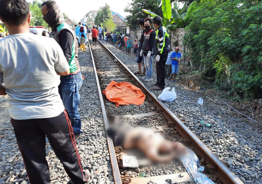 Seorang warga yang tewas tertabrak kereta api di Sidoarjo