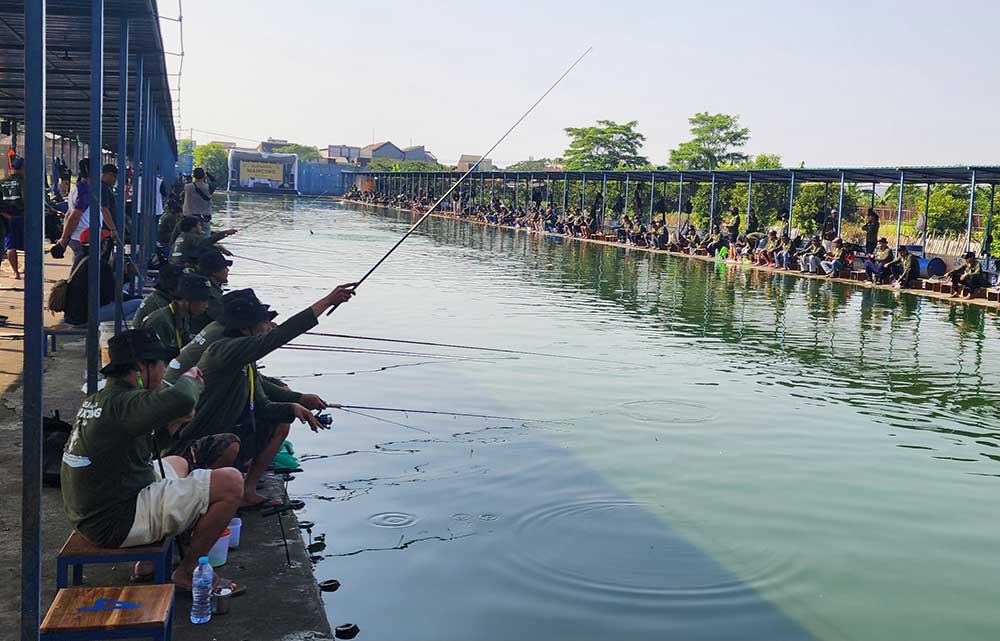 Wisata mancing yang digelar Disbudpar Jatim di Kolam Pancing "Tanggul Rejo" Tambakrejo.