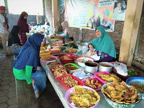 Ssstttt! Ada Warung yang Menjual Sepiring Sarapan Pagi Seharga Rp 3.000 di Semarang