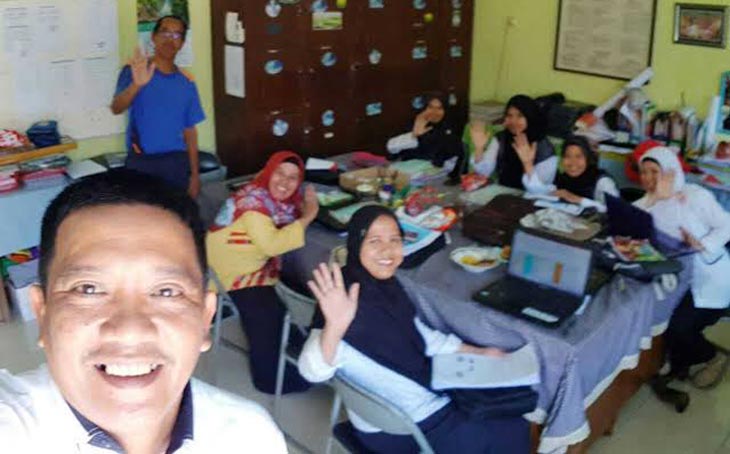 Amin Wachid ketika sidak sekokah. 
