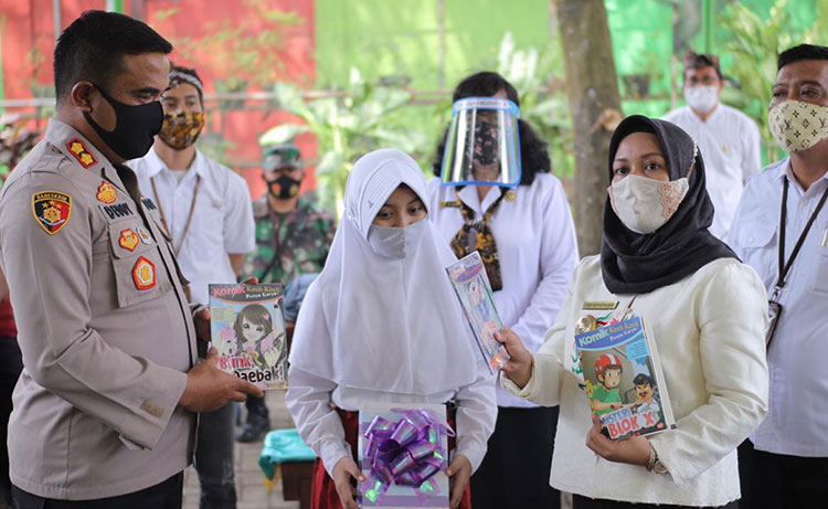 PJJ Masih Berlaku, Ning Ita Berikan Paket Data Gratis Bagi Siswa SD dan SMP
