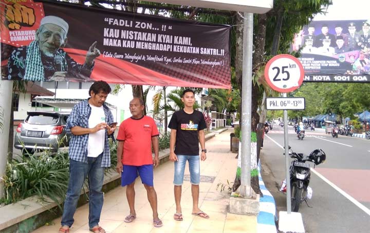 Salah satu spanduk kecaman terhadap Fadli Zon yang sudah terpasang di Pacitan jelang aksi.