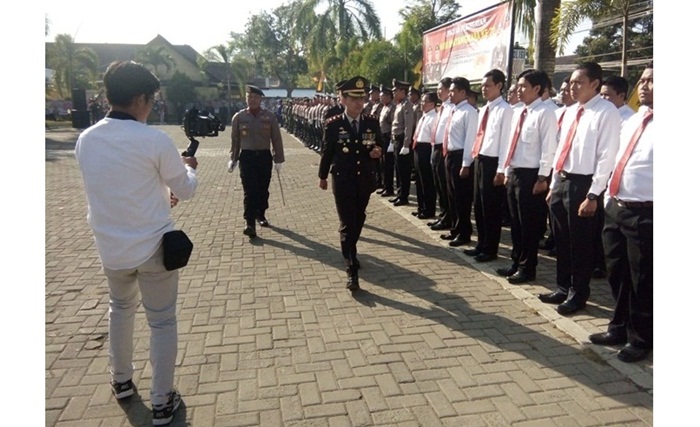 Suasana upacara memperingati HUT Bhayangkara ke-72 di Mapolres Pacitan. 
