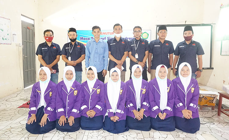JCP saat melakukan melaksanakan kampanye literasi di Pondok Pesantren (Ponpes) Ummul Quro Putri Plakpak Pamekasan.