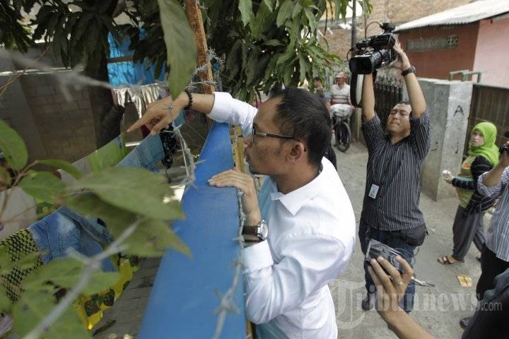 Menaker Hanif Dhakiri saat blusukan atau sidak penampungan TKI Ilegal di Jakarta. Foto: tribunnews.com 