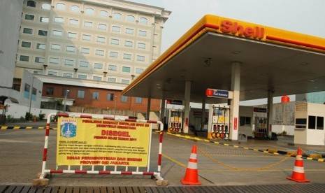 SPBU Shell milik Belanda ini mulai bertebaran di Indonesia. Namun tak laku karena harganya kalah bersaing dengan produk BBM di bawah Pertamina. Foto: republika.com