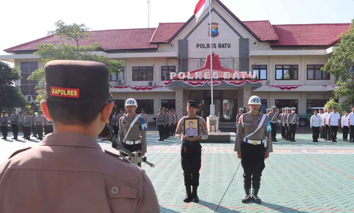 Upacara PTDH Bripda Wildan Fajar Rahmawan yang digelar Polres Batu.