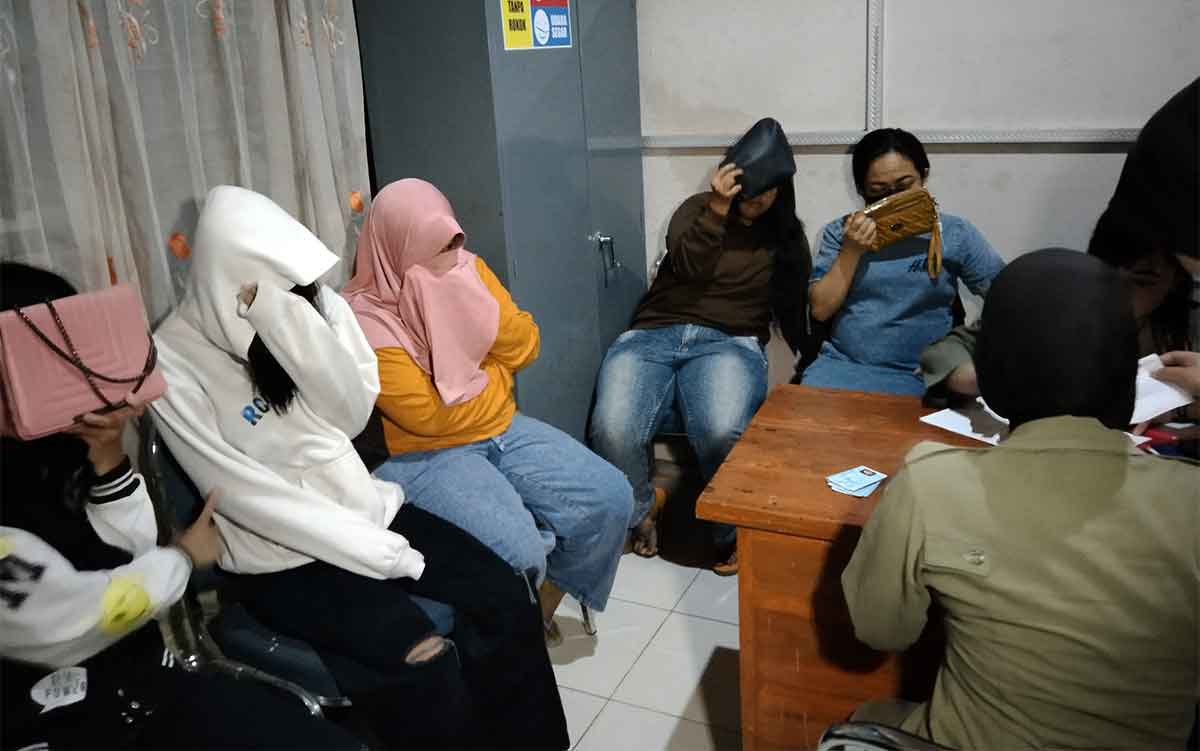 Pasangan yang terjaring razia Satpol PP Ngawi.