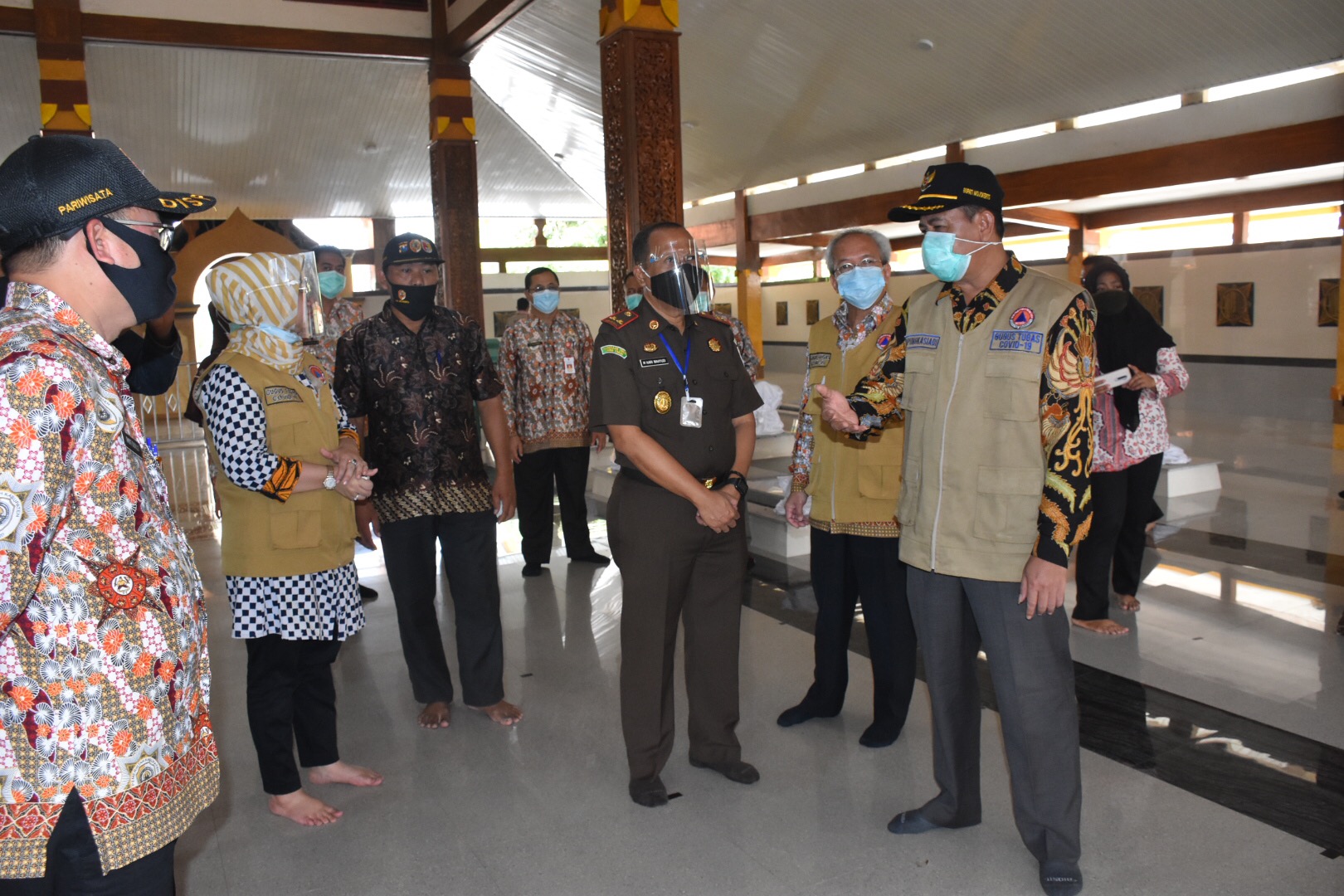 Bupati Pungkasiadi usai meresmikan Pasar Tangguh Tanjungsari. 