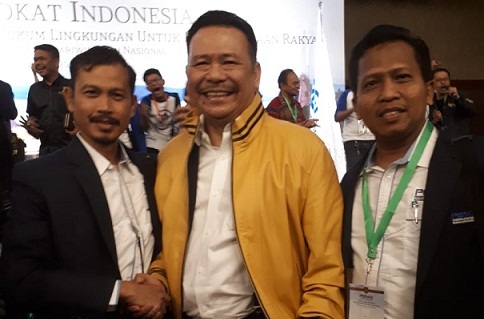 Sekretaris DPC Peradi Gresik, A. Fajar Yulianto, S.H (kiri) bersama Ketua Umum Peradi Fauzie Yusuf Hasibuan.