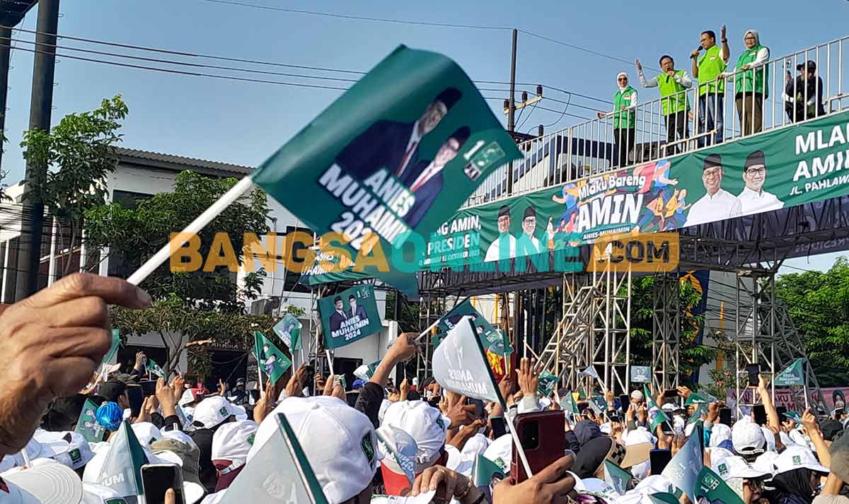 Anies Baswedan dan Muhaimin Iskandar saat orasi di Sidoarjo. Foto: MUSTAIN/BANGSAONLINE