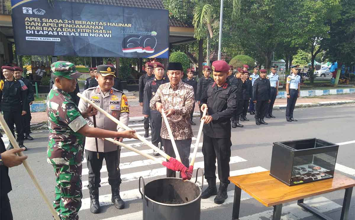 Pemusnahan barang bukti yang berlangsung di Lapas Ngawi.