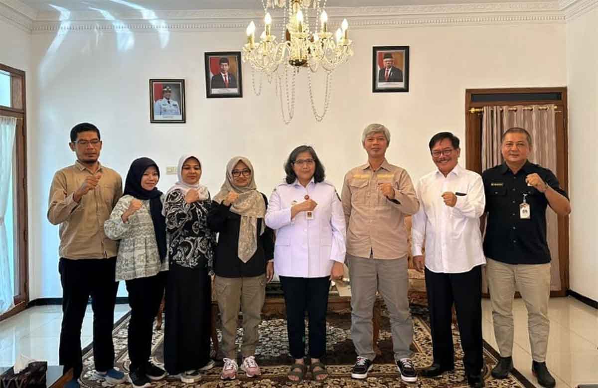 Jajaran KPU Kota Kediri saat beraudiensi dengan Pj Wali Kota Kediri, Zanariah. Foto: Ist