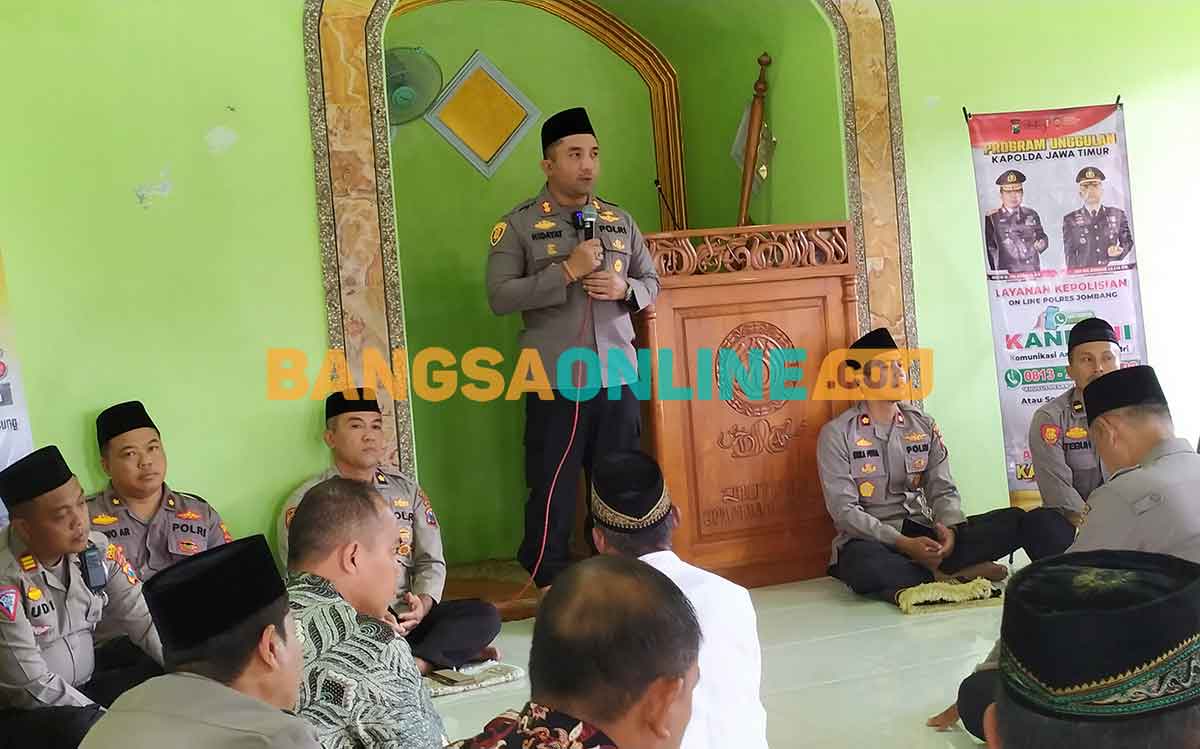 Kapolres Jombang, AKBP Moh Nurhidayat, saat Jumat Curhat di Masjid Nurul Huda. Foto: AAN AMRULLOH/BANGSAONLINE