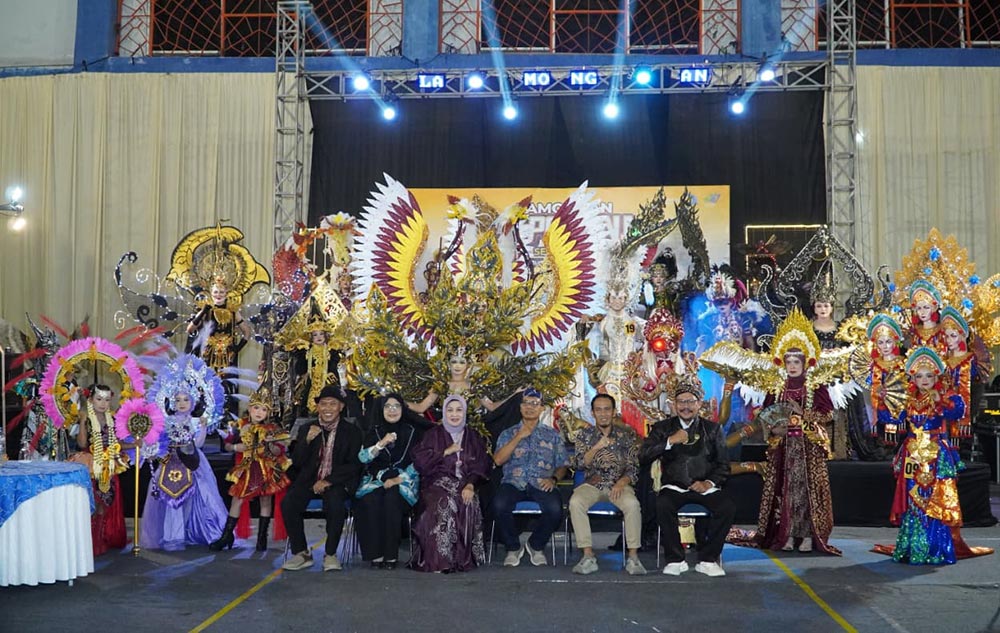 Kegiatan Carnival Fashion Fest di Lamongan Sport Center.