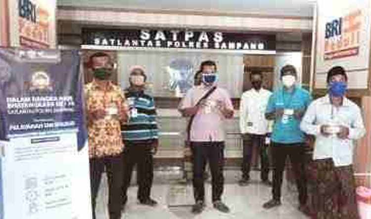 10 Warga yang mendapatkan pelayanan SIM tanpa dikenakan biaya sepeser pun.