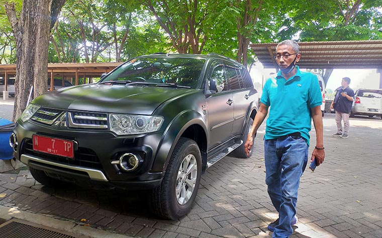 Mobdin Wakil Ketua DPRD Pasuruan jenis Mitsubishi Pajero Sport lansiran tahun 2014.