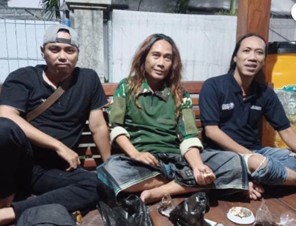 Pendukung kota kosong, Mega Bagus Saputra (kiri) bersama Ali Candi (dua dari kanan). FOTO: ist.