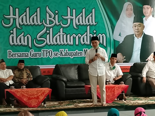 Muhammad Al-Barra (Gus Bara) saat memberi sambutan di depan para Ketua TPQ Kabupaten Mojokerto, Senin (1/6/2020). foto: MMA/ bangsaonline.com