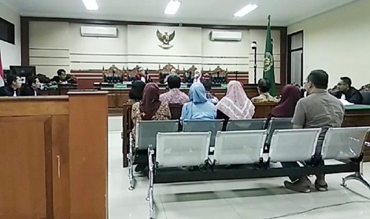 Sejumlah saksi dihadirkan dalam sidang korupsi BPPKAD dengan terdakwa Sekda Andhy Hendro Wijaya di PN Tipikor Surabaya. foto: ist.