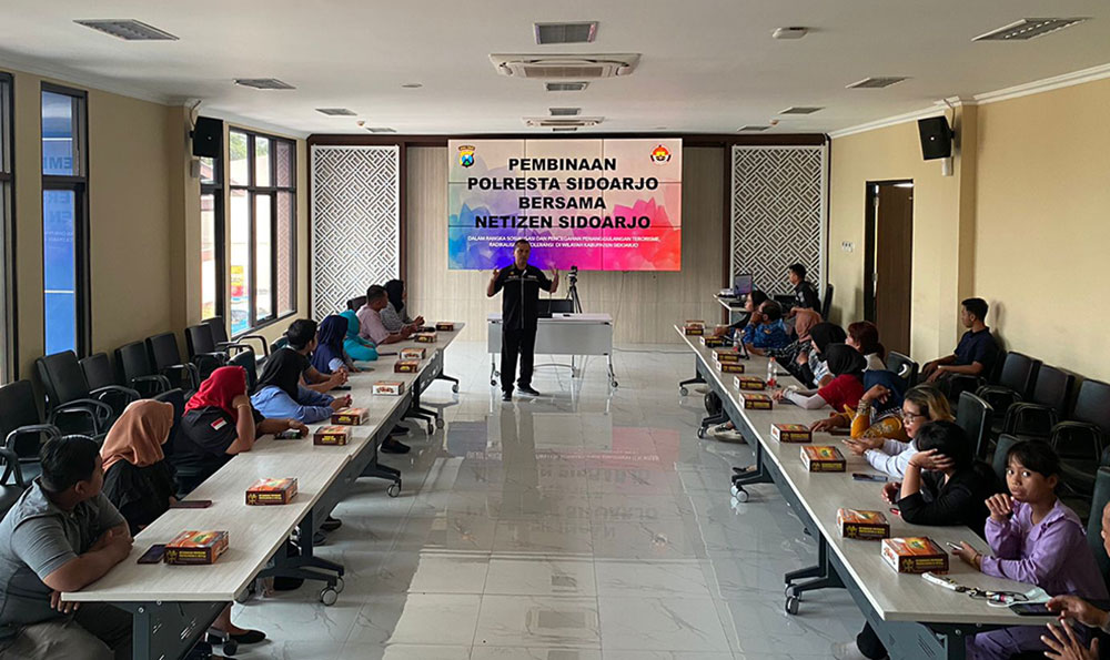Pembinaan Polresta Sidoarjo bersama netizen.