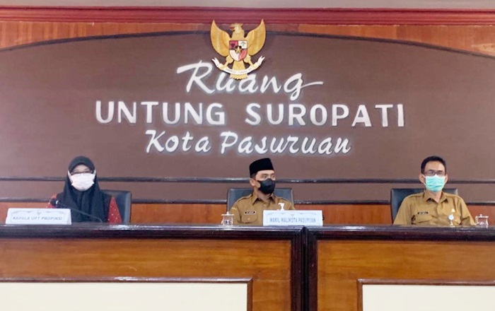 Wawali Mas Adi saat menggelar pertemuan di Ruang Unsur 1 Sekretariat Daerah Kota Pasuruan, Senin (27/06/2022).