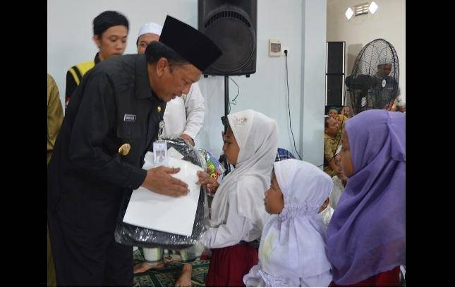 Sambari Hadiri Santunan Anak Yatim di Ponpes Salafiyah Kawisanyar