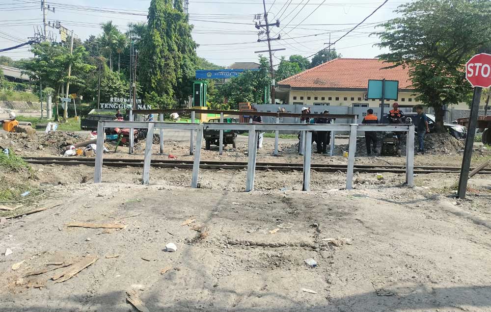 Perlintasan KA di Indro Gresik Ditutup, Usai Laka KA Commuter dengan Truk