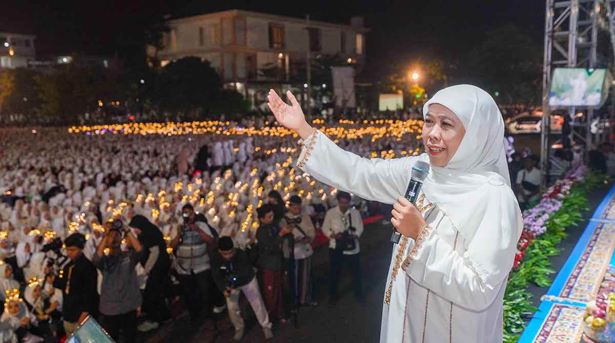 Gubernur Khofifah saat menyapa masyarakat di Lirboyo Bersholawat.