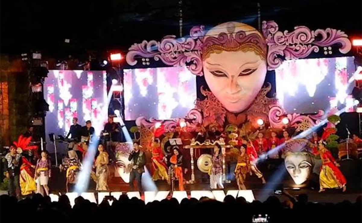 Mahakarya yang menampilkan berbagai ragam seni dan budaya di Kota Kediri. Foto: Ist