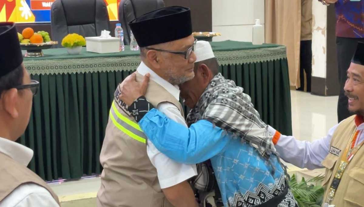Momen Haru Imam Tunanetra dari Sinjai Disambut Menhaj Gus Irfan dan Dapat Penghargaan di Makkah