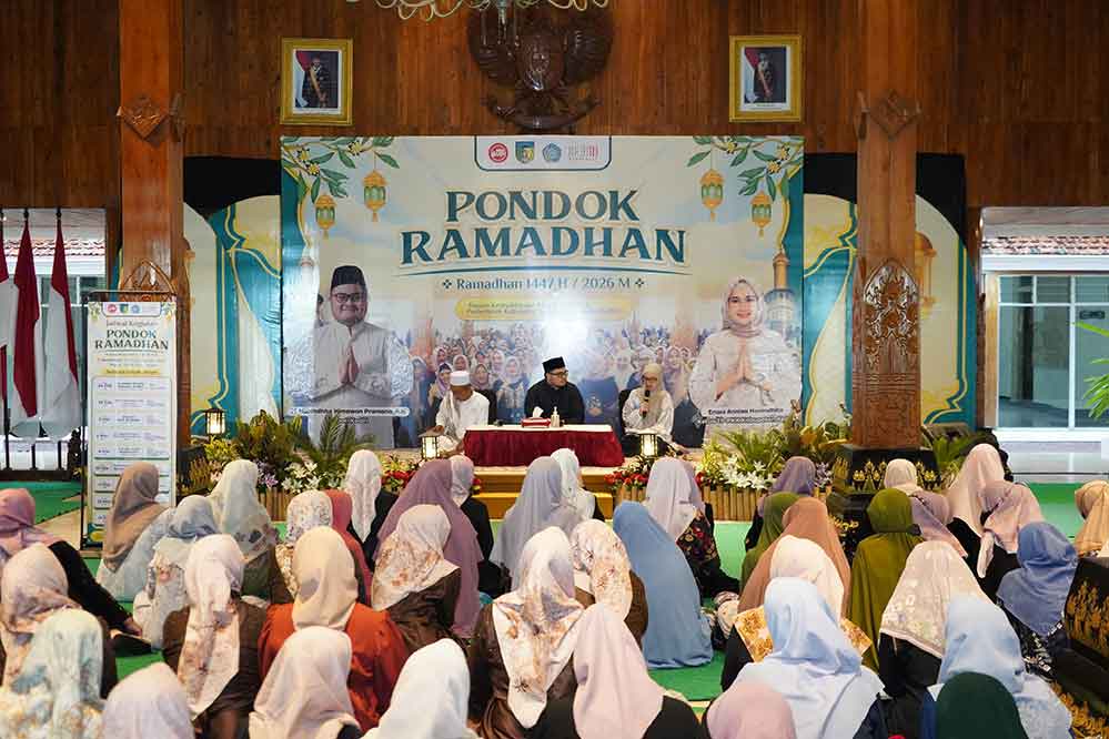 Bupati Kediri Hanindhito Himawan Pramana bersama Mbak Cicha di acara Pondok Ramadan di Pendopo Panjalu Jayati. (Ist)