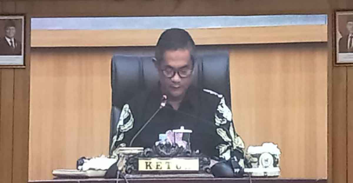 Ketua DPRD Kabupaten Malang saat menyampaikan pemaparan dalam rapat paripurna.